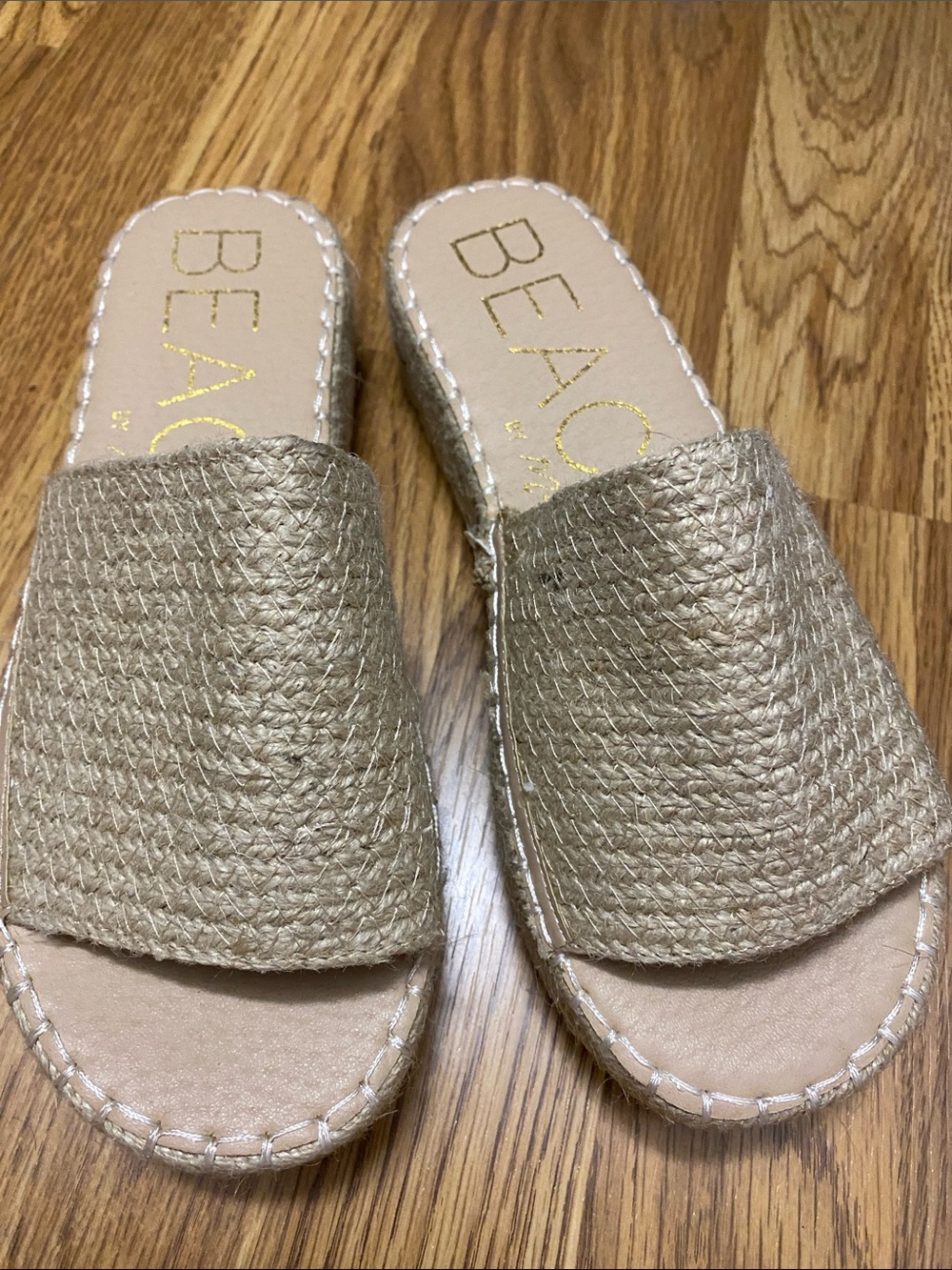Beach by Matisse Women’s Natural Color Slide Sandals- NWOT!!